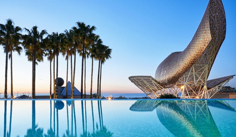 INFINITY POOL LOUNGE